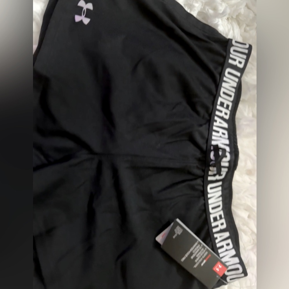 woman’s under armour size m black and white